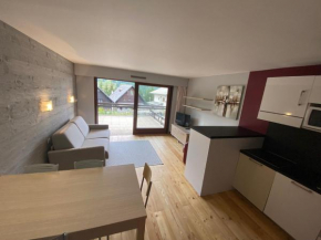 Superbe appartement rénové - 4 pers - Terrasse plein sud - Garage privé - Proche pistes et commodités - FR-1-445-46